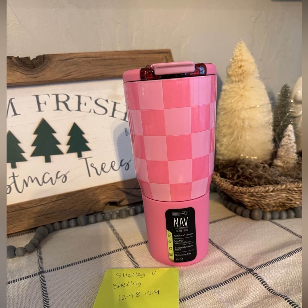 Brumate pink checkered nav 25 oz NWT Limited Edition